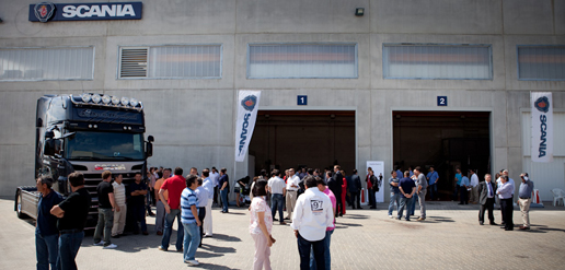 Asistentes a la inauguración de las nuevas instalaciones el pasado sábado 4 de junio Asistentes a la inauguración de las nuevas instalaciones el pasado sábado 4 de junio