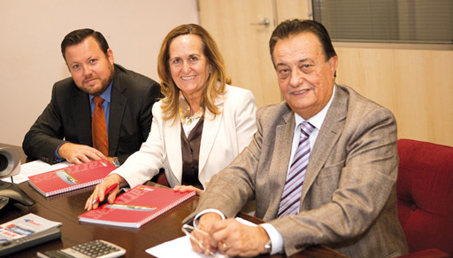 Oscar Verdú, director comercial, Ángeles Almenara, directora de compras y Jesús Carreras, consejero delegado del Grupo Carreras.