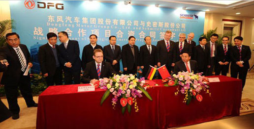Firma de la alianza estratégica entre Schmitz Cargobull y Dongfeng Firma de la alianza estratégica entre Schmitz Cargobull y Dongfeng