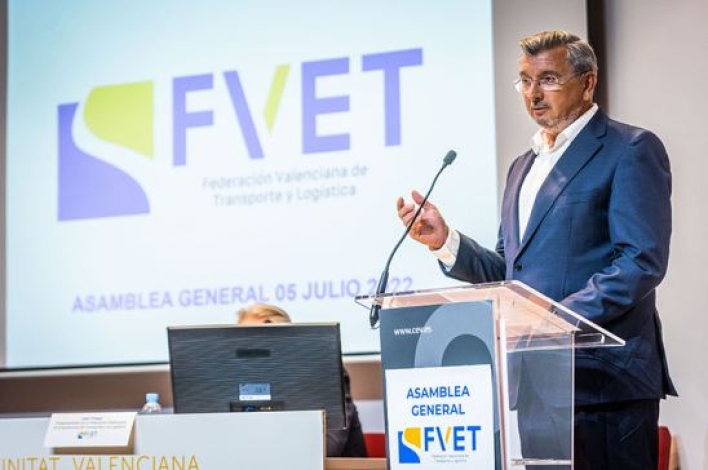 El precio del diésel y las nuevas medidas fiscales asfixian a los transportistas valencianos, según FVET