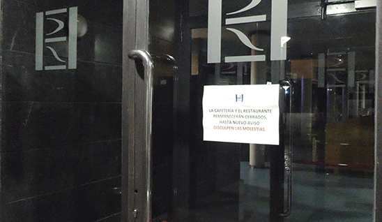 Camión haciendo transporte durante coronavirus Camión haciendo transporte durante coronavirus