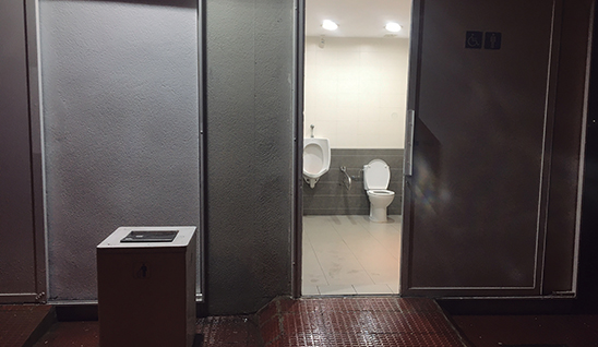 Camión haciendo transporte durante coronavirus Camión haciendo transporte durante coronavirus