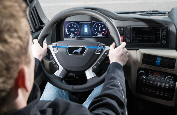 MAN Truck & Bus Control de platooning desde el volante multifunción