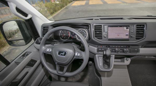 Prueba MAN TGE Habitáculo muy espacioso