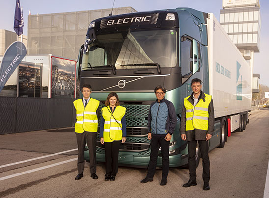 Volvo Trucks eléctricos Miembros del Ministerio deTransportes en el Jarama