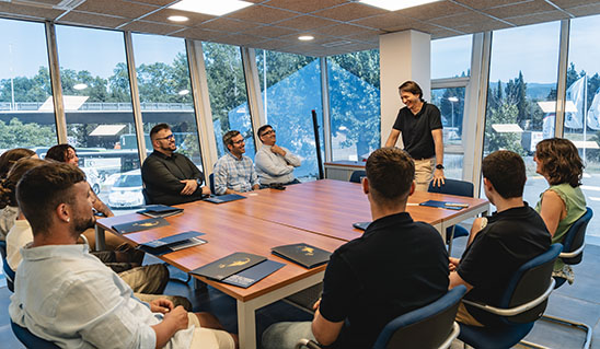 Alumnos academia MAN en clase manformacion2