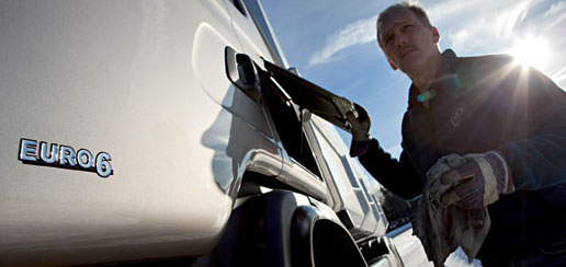 Transportista repostando