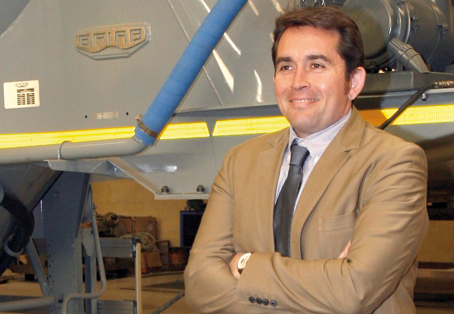 Arturo de Pablos Arturo de Pablos es un empresario joven y emprendedor que confía en las posibilidades de su empresa y en un repunte del mercado.