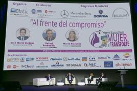 Mesa "Al frente del compromiso"