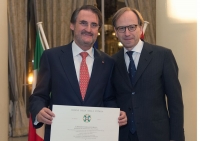 Entrega de la "Stella d'Italia"