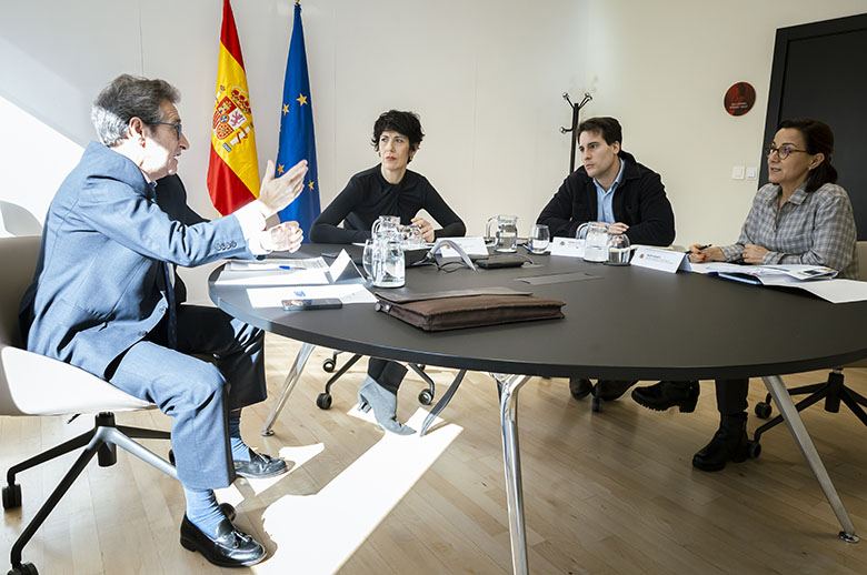 La CETM defiende ante la ministra de Inclusión la regularización de extranjeros para el transporte