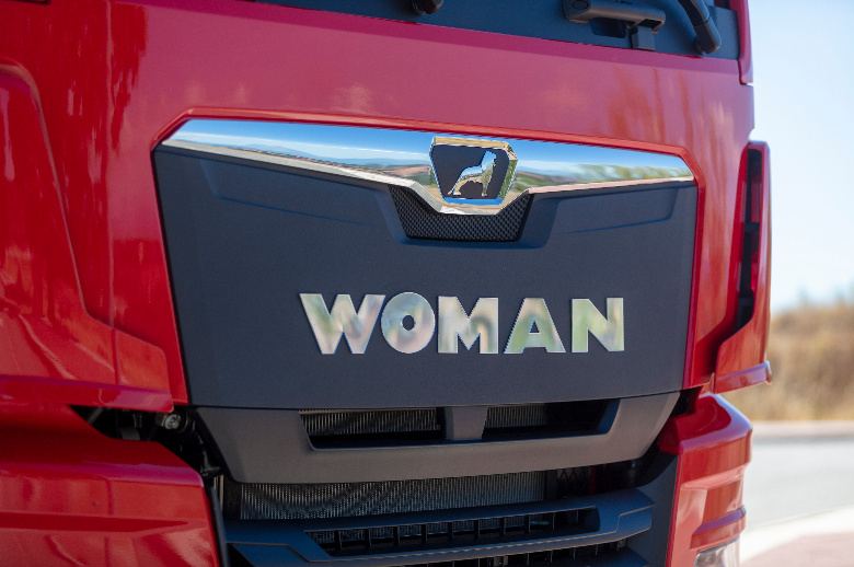 MAN lanza la sexta edición de las becas WoMAN para mujeres del transporte