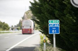 Camión en autopista AP-68