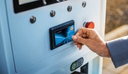 DKV Mobility presenta la tarjeta DKV +Charge