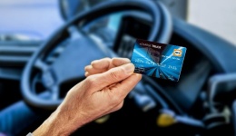 DKV Mobility lanza una tarjeta de recarga diseñada para camiones eléctricos
