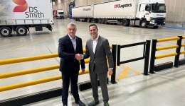 DS Smith incorpora a su flota un duotrailer operado por XPO Logistics
