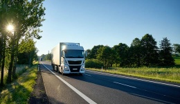 Transportes flexibiliza los tiempos de conducción y descanso por los bloqueos en Francia