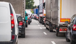 Continúan las protestas de los ganaderos en Francia, afectando al transporte