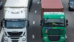 La DGT reconoce las multas a camiones pese a circular de forma correcta en los días de restricciones